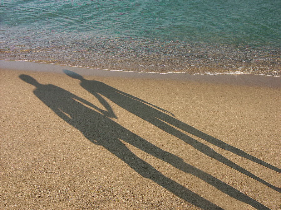 Relationship goals - healthy couple on beach