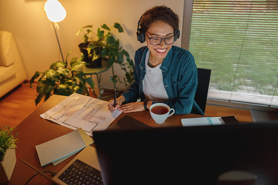 Zoom studio desk - woman in home office